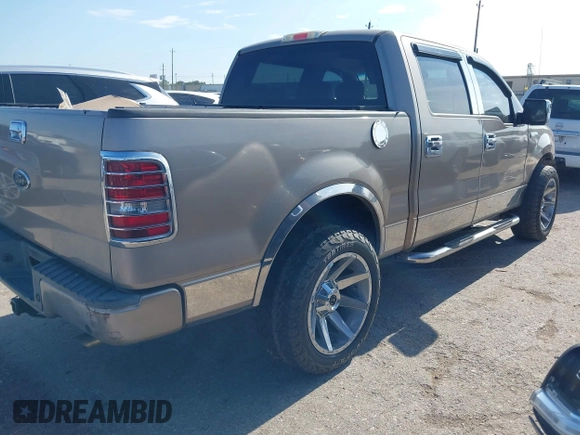 2005 Ford F-150 XLT z VIN 1FTRW12W45KC33940, wystawiony jako IAAI lot #42582396 z przebiegiem 233 217 mil mil oraz . Historia ofert i sprzedaży dostępna na DreamBid. Obrazek 4.