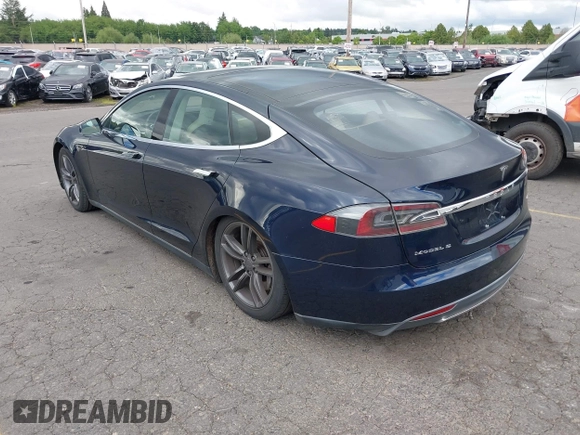 2013 Tesla Model S с VIN 5YJSA1CN1DFP05559, выставлен на аукционе IAAI как лот 42249943 с пробегом 134 399 миль миль и . История ставок и продаж доступна на DreamBid. Изображение 3.