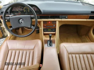 1985 Mercedes-Benz 380 z VIN WDBCA32CXFA177708, wystawiony jako Copart lot #57909505 z przebiegiem 128 446 mil mil oraz Tytuł czysty. Historia ofert i sprzedaży dostępna na DreamBid. Obrazek 8.