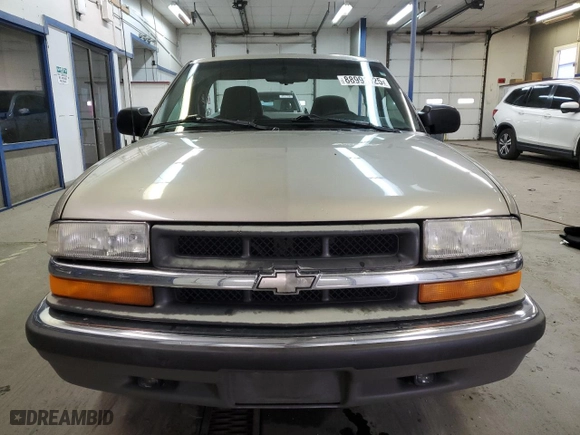 2000 Chevrolet S-10 LS with VIN 1GCCS14W6YK297867, listed as a Copart auction lot 88991925 with 189,214 mi miles and Salvage Title. Bid and sale history available at carsss.com. Image 5.