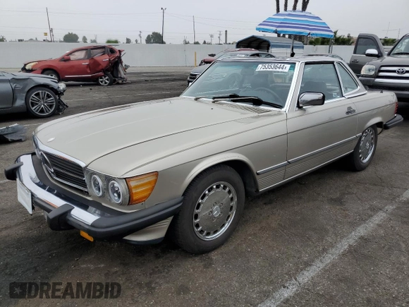 1987 Mercedes-Benz 560 SL z VIN WDBBA48D6HA070949, wystawiony jako Copart lot #75353644 z przebiegiem 114 792 mil mil oraz Czysty tytuł • Clean title. Historia ofert i sprzedaży dostępna na DreamBid. Obrazek 1.