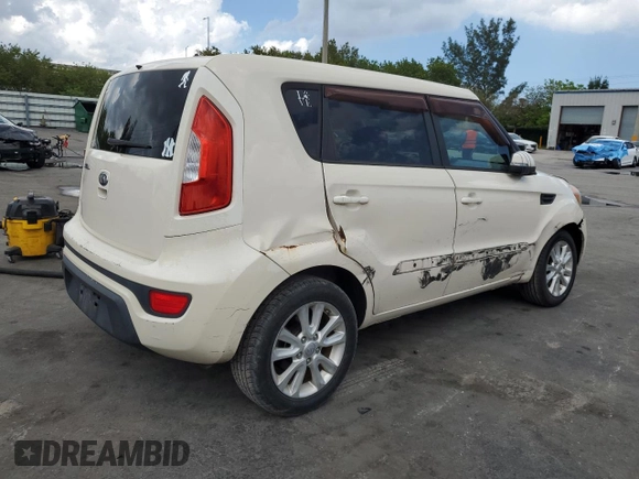 2013 Kia Soul + z VIN KNDJT2A66D7756763, wystawiony jako Copart lot #56769655 z przebiegiem 169 869 mil mil oraz Szkody całkowita. Historia ofert i sprzedaży dostępna na DreamBid. Obrazek 3.