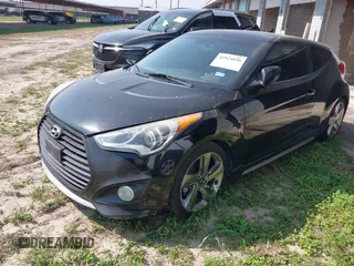 2013 Hyundai Veloster Turbo z VIN KMHTC6AE7DU124293, wystawiony jako IAAI lot #41924836 z przebiegiem 141 685 mil mil oraz . Historia ofert i sprzedaży dostępna na DreamBid. Obrazek 2.