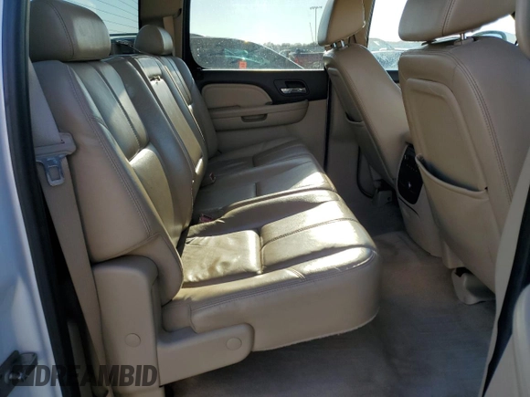 2008 GMC Sierra Denali z VIN 2GTEK638481300628, wystawiony jako Copart lot #46899905 z przebiegiem 186 131 mil mil oraz Szkody całkowita. Historia ofert i sprzedaży dostępna na DreamBid. Obrazek 10.