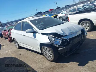 2017 Hyundai Accent SE z VIN KMHCT4AEXHU375996, wystawiony jako IAAI lot #41817335 z przebiegiem 91 855 mil mil oraz . Historia ofert i sprzedaży dostępna na DreamBid. Obrazek 1.