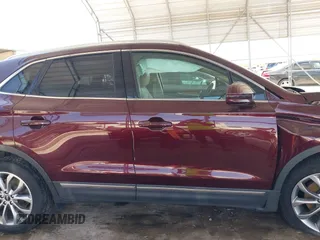 2019 Lincoln MKC Select z VIN 5LMCJ2C92KUL17640, wystawiony jako IAAI lot #41981742 z przebiegiem 58 677 mil mil oraz . Historia ofert i sprzedaży dostępna na DreamBid. Obrazek 13.