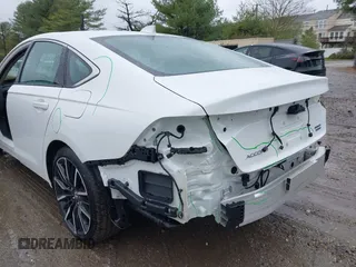 2024 Honda Accord Touring с VIN 1HGCY2F80RA090757, выставлен на аукционе IAAI как лот 41999518 с пробегом 3 862 миль миль и . История ставок и продаж доступна на DreamBid. Изображение 19.