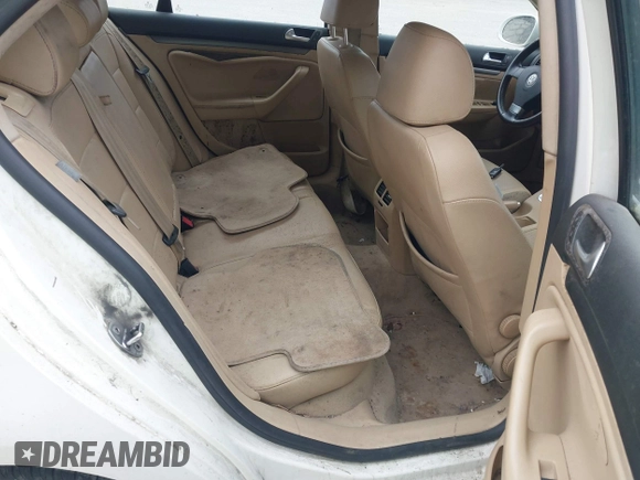 2008 Volkswagen Jetta SE with VIN 3VWRZ81K08M093880, listed as a IAAI auction lot 42273895 with 266,962 mi miles and . Bid and sale history available at DreamBid. Image 8.