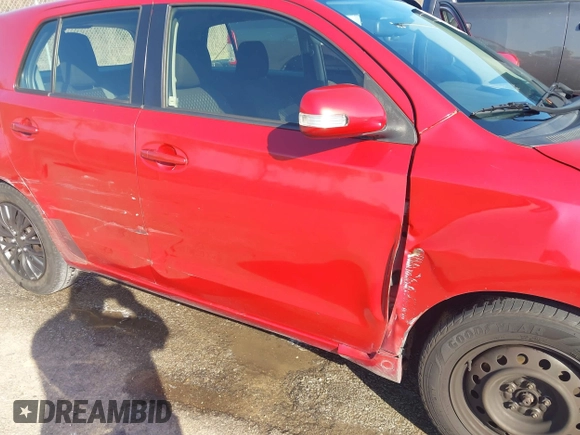 2013 Scion xD z VIN JTKKUPB43D1029717, wystawiony jako IAAI lot #41772021 z przebiegiem 165 751 mil mil oraz . Historia ofert i sprzedaży dostępna na DreamBid. Obrazek 6.