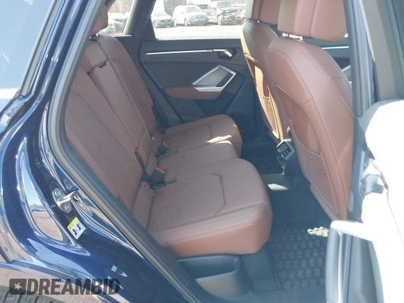 2024 Audi Q3 S line Premium Plus z VIN WA1EECF30R1173836, wystawiony jako IAAI lot #42044971 z przebiegiem 4 848 mil mil oraz . Historia ofert i sprzedaży dostępna na DreamBid. Obrazek 8.