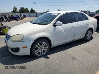 2007 Volkswagen Jetta 2.5 с VIN 3VWSG71K27M097848, выставлен на аукционе Copart как лот 60320245 с пробегом 272 183 миль миль и Списание • Salvage title. История ставок и продаж доступна на DreamBid. Изображение 1.