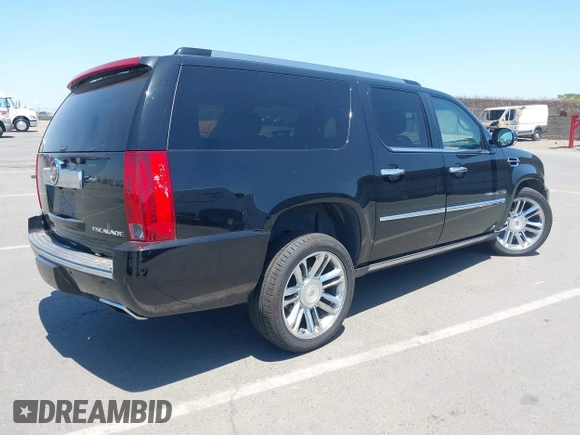 2014 Cadillac Escalade ESV Platinum z VIN 1GYS3KEF5ER161787, wystawiony jako IAAI lot #42358806 z przebiegiem 120 317 mil mil oraz . Historia ofert i sprzedaży dostępna na DreamBid. Obrazek 4.