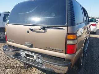 2004 Chevrolet Tahoe LT z VIN 1GNEC13Z04R130978, wystawiony jako IAAI lot #42073871 z przebiegiem 214 947 mil mil oraz . Historia ofert i sprzedaży dostępna na DreamBid. Obrazek 6.