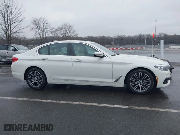 2018 BMW 5 Series 530i xDrive z VIN WBAJA7C52JWC75823, wystawiony jako IAAI lot #41544671 z przebiegiem 138 327 mil mil oraz . Historia ofert i sprzedaży dostępna na DreamBid. Obrazek 13.