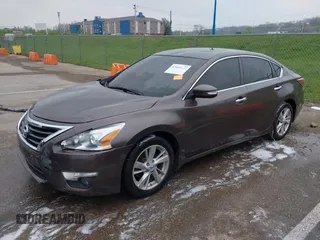 2014 Nissan Altima 2.5 S with VIN 1N4AL3AP9EC188442, listed as a IAAI auction lot 42001673 with 117,255 mi miles. Bid and sale history available at carsss.com. Image 2.