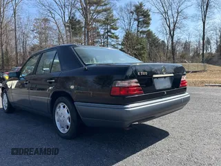 1994 Mercedes-Benz E Class with VIN WDBEA32E2RC090839, listed as a Copart auction lot 49449775 with 90,322 mi miles and Clean Title. Bid and sale history available at carsss.com. Image 3.