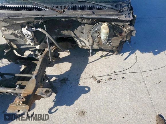 2002 Chevrolet Avalanche z VIN 3GNEC13TX2G108379, wystawiony jako Copart lot #47256045 z przebiegiem Nie podano mil oraz Nie do naprawy • Non repairable. Historia ofert i sprzedaży dostępna na DreamBid. Obrazek 11.
