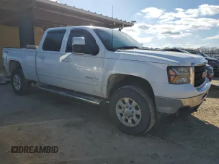 2011 GMC Sierra 2500HD SLT z VIN 1GT121C86BF128555, wystawiony jako Copart lot #46121585 z przebiegiem 343 675 mil mil oraz Szkoda całkowita • Salvage title. Historia ofert i sprzedaży dostępna na DreamBid. Obrazek 4.