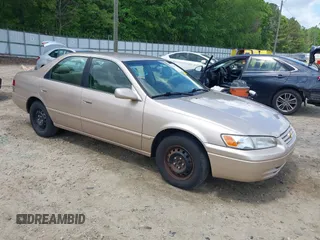 1997 Toyota Camry LE z VIN 4T1BG22K7VU818805, wystawiony jako IAAI lot #42105925 z przebiegiem 140 960 mil mil oraz . Historia ofert i sprzedaży dostępna na DreamBid. Obrazek 1.