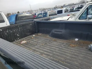 2000 Ford F-250 XL z VIN 1FTNF21L2YEB66074, wystawiony jako Copart lot #84274244 z przebiegiem 100 845 mil mil oraz Czysty tytuł • Clean title. Historia ofert i sprzedaży dostępna na DreamBid. Obrazek 10.