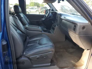 2003 Chevrolet Silverado SS z VIN 2GCEK19N331336514, wystawiony jako Copart lot #58198544 z przebiegiem 123 463 mil mil oraz Szkody całkowita. Historia ofert i sprzedaży dostępna na DreamBid. Obrazek 7.