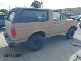 1988 Ford Bronco Eddie Bauer with VIN 1FMEU15N3JLA98943, listed as a IAAI auction lot 42771847 with 41,662 mi miles and . Bid and sale history available at DreamBid. Image 4.