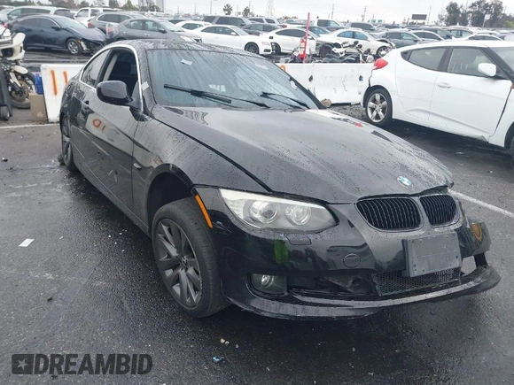 2011 BMW 3 Series 328i z VIN WBAKE5C50BE754680, wystawiony jako IAAI lot #41513376 z przebiegiem 120 624 mil mil oraz . Historia ofert i sprzedaży dostępna na DreamBid. Obrazek 1.