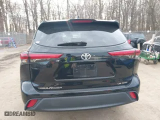 2021 Toyota Highlander L with VIN 5TDBZRBH7MS134660, listed as a IAAI auction lot 41682934 with 121,201 mi miles. Bid and sale history available at carsss.com. Image 16.