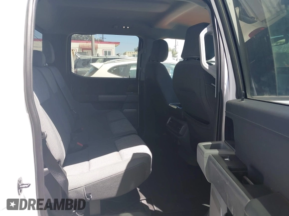 2022 Ford F-150 XL z VIN 1FTFW1ED7NFB06461, wystawiony jako IAAI lot #42878999 z przebiegiem 41 087 mil mil oraz . Historia ofert i sprzedaży dostępna na DreamBid. Obrazek 8.
