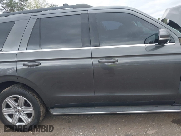2018 Ford Expedition XLT z VIN 1FMJU1JTXJEA48029, wystawiony jako IAAI lot #41786096 z przebiegiem Nie podano mil oraz . Historia ofert i sprzedaży dostępna na DreamBid. Obrazek 13.