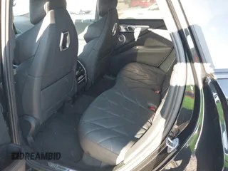2024 BMW XM z VIN 5YM23CS0XR9U58952, wystawiony jako IAAI lot #41781429 z przebiegiem 8621 mil mil oraz . Historia ofert i sprzedaży dostępna na DreamBid. Obrazek 8.