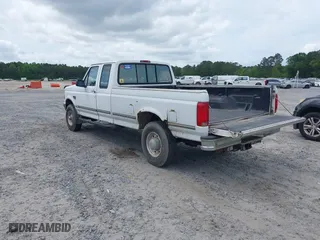 1997 Ford F-250 HD with VIN 1FTHX26F5VEA27372, listed as a IAAI auction lot 42080337 with 263,248 mi miles. Bid and sale history available at carsss.com. Image 3.