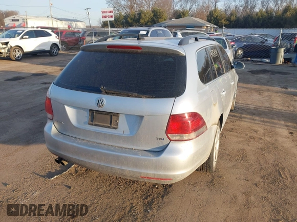 2012 Volkswagen Jetta SportWagen TDI w/Sunroof with VIN 3VWPL7AJ0CM700623, listed as a IAAI auction lot 41758049 with 126,199 mi miles. Bid and sale history available at carsss.com. Image 4.