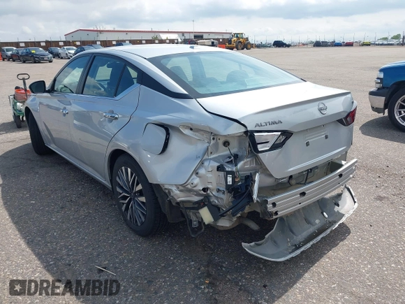 2023 Nissan Altima SV z VIN 1N4BL4DV0PN385186, wystawiony jako IAAI lot #42421832 z przebiegiem 44 341 mil mil oraz . Historia ofert i sprzedaży dostępna na DreamBid. Obrazek 3.
