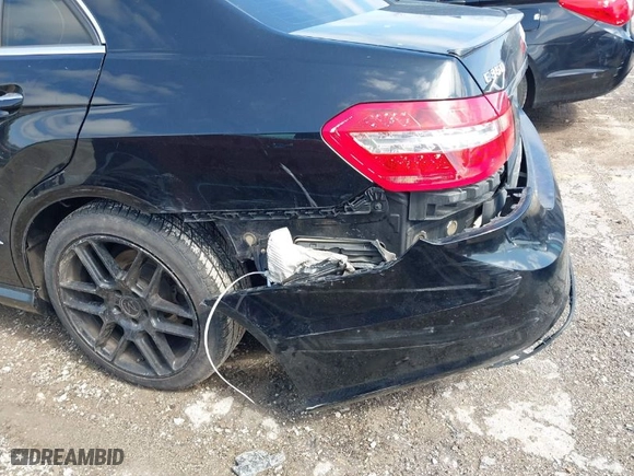 2013 Mercedes-Benz E-Class E 350 Luxury with VIN WDDHF8JB3DA758470, listed as a IAAI auction lot 41879606 with 181,729 mi miles. Bid and sale history available at carsss.com. Image 6.