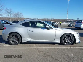 2013 Scion FR-S z VIN JF1ZNAA11D1716322, wystawiony jako IAAI lot #41321811 z przebiegiem 108 272 mil mil oraz . Historia ofert i sprzedaży dostępna na DreamBid. Obrazek 13.
