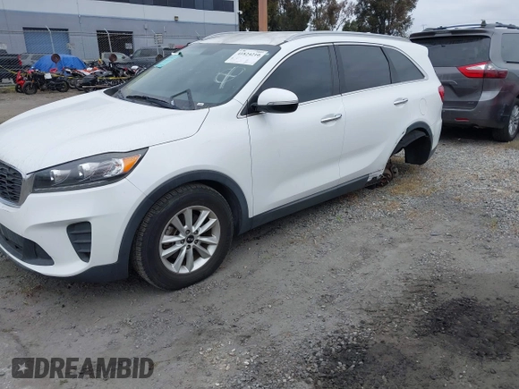 2019 Kia Sorento LX with VIN 5XYPG4A37KG524608, listed as a IAAI auction lot 41824210 with 103,228 mi miles. Bid and sale history available at carsss.com. Image 2.
