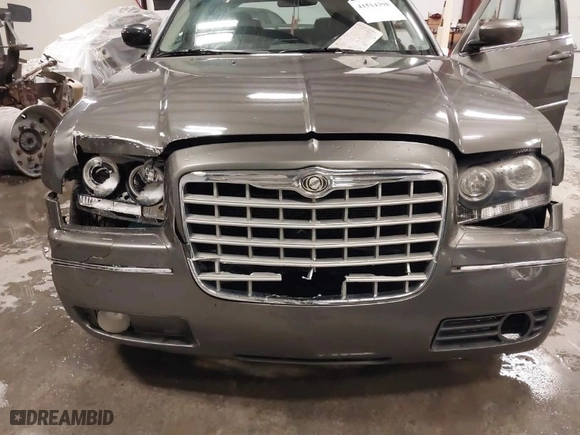 2008 Chrysler 300 Touring with VIN 2C3KA53G18H180306, listed as a IAAI auction lot 41514398 with 204,535 mi miles. Bid and sale history available at carsss.com. Image 6.
