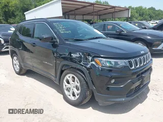 2024 Jeep Compass Latitude с VIN 3C4NJDBN4RT111850, выставлен на аукционе IAAI как лот 42771963 с пробегом 40 626 миль миль и . История ставок и продаж доступна на DreamBid. Изображение 1.