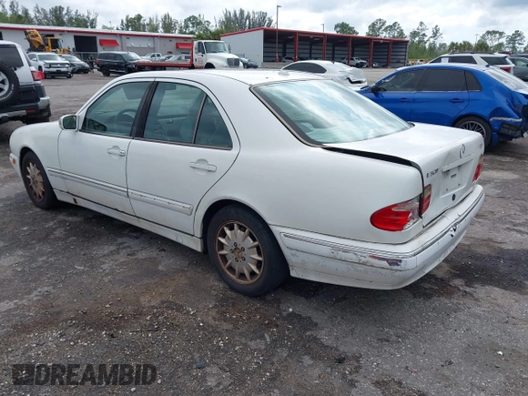 2000 Mercedes-Benz E-Class with VIN WDBJF65JXYB045761, listed as a IAAI auction lot 41952097 with 1 mi miles. Bid and sale history available at carsss.com. Image 3.