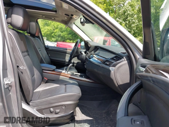 2012 BMW X5 35i z VIN 5UXZV4C50CL989684, wystawiony jako IAAI lot #42284840 z przebiegiem 134 056 mil mil oraz . Historia ofert i sprzedaży dostępna na DreamBid. Obrazek 5.