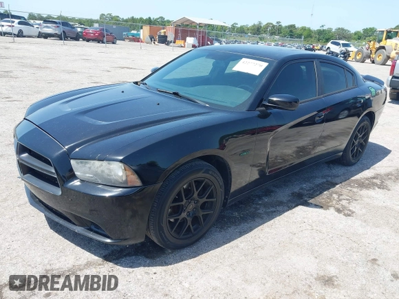 2013 Dodge Charger Police z VIN 2C3CDXAT1DH716317, wystawiony jako IAAI lot #42277270 z przebiegiem 213 722 mil mil oraz . Historia ofert i sprzedaży dostępna na DreamBid. Obrazek 2.