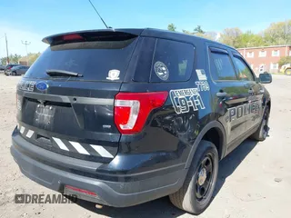 2018 Ford Police Interceptor Utility z VIN 1FM5K8AR9JGC17739, wystawiony jako IAAI lot #42134465 z przebiegiem 134 939 mil mil oraz . Historia ofert i sprzedaży dostępna na DreamBid. Obrazek 4.