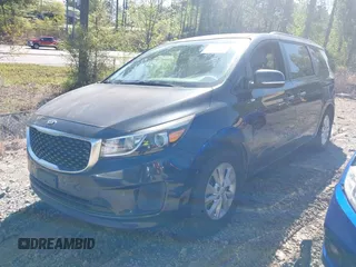 2015 Kia Sedona LX with VIN KNDMB5C14F6036762, listed as a IAAI auction lot 42002812 with 140,518 mi miles. Bid and sale history available at carsss.com. Image 2.