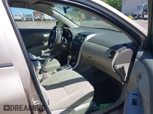 2010 Toyota Corolla z VIN 2T1BU4EE8AC308565, wystawiony jako IAAI lot #42341150 z przebiegiem 280 179 mil mil oraz . Historia ofert i sprzedaży dostępna na DreamBid. Obrazek 5.