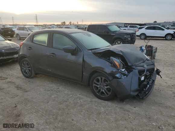 2020 Toyota Yaris Hatchback LE with VIN 3MYDLBJV1LY711264, listed as a Copart auction lot 87922685 with 47,169 mi miles and Salvage Title. Bid and sale history available at carsss.com. Image 4.
