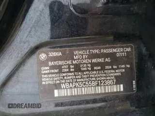 2011 BMW 3 Series 328i xDrive z VIN WBAPK5C55BF123867, wystawiony jako Copart lot #54008675 z przebiegiem 136 222 mil mil oraz Szkoda całkowita • Salvage title. Historia ofert i sprzedaży dostępna na DreamBid. Obrazek 12.