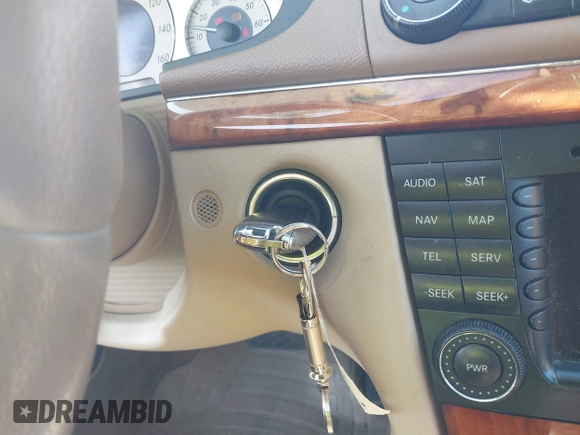 2008 Mercedes-Benz E 350 Luxury z VIN WDBUF87X58B286086, wystawiony jako IAAI lot #42157042 z przebiegiem 156 297 mil mil oraz . Historia ofert i sprzedaży dostępna na DreamBid. Obrazek 11.