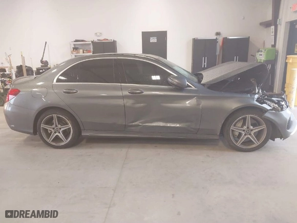 2018 Mercedes-Benz C-Class C 300 with VIN 55SWF4JB6JU252160, listed as a IAAI auction lot 41625363 with 1 mi miles. Bid and sale history available at carsss.com. Image 12.