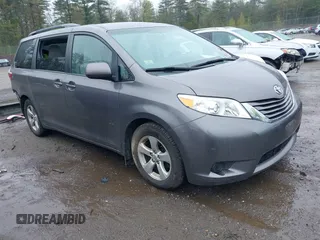 2015 Toyota Sienna LE AAS z VIN 5TDKK3DCXFS530765, wystawiony jako IAAI lot #42106089 z przebiegiem 113 115 mil mil oraz . Historia ofert i sprzedaży dostępna na DreamBid. Obrazek 1.